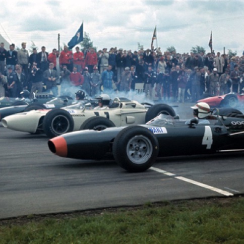 Départ du GP d'Angleterre : Jackie Stewart, Richie Ginther, Graham Hill et Jim Clark, le futur vainqueur...